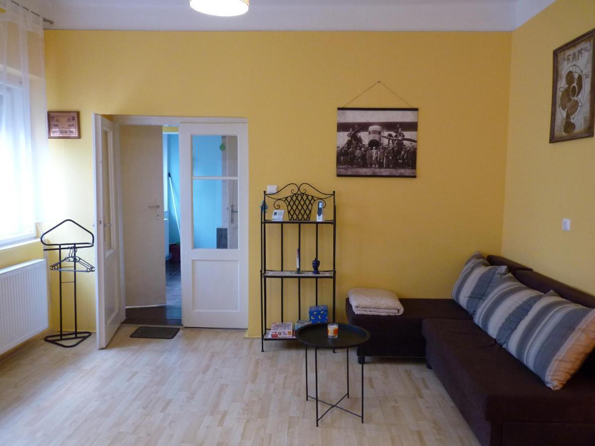 Zizi Apartman Debrecen Eksteriør bilde